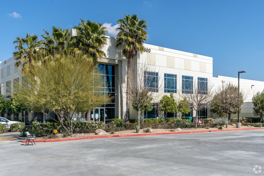 More Photos Of 14600 Innovation Dr, Riverside Warehouse For Lease