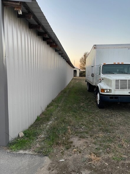 More Photos Of 4200 Maysville Rd, Commerce Light Distribution For Lease