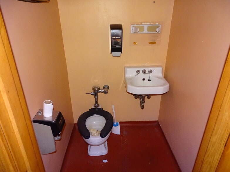 More Photos Of 417 E Sunbury St, Shamokin Storefront Retail Office For Sale