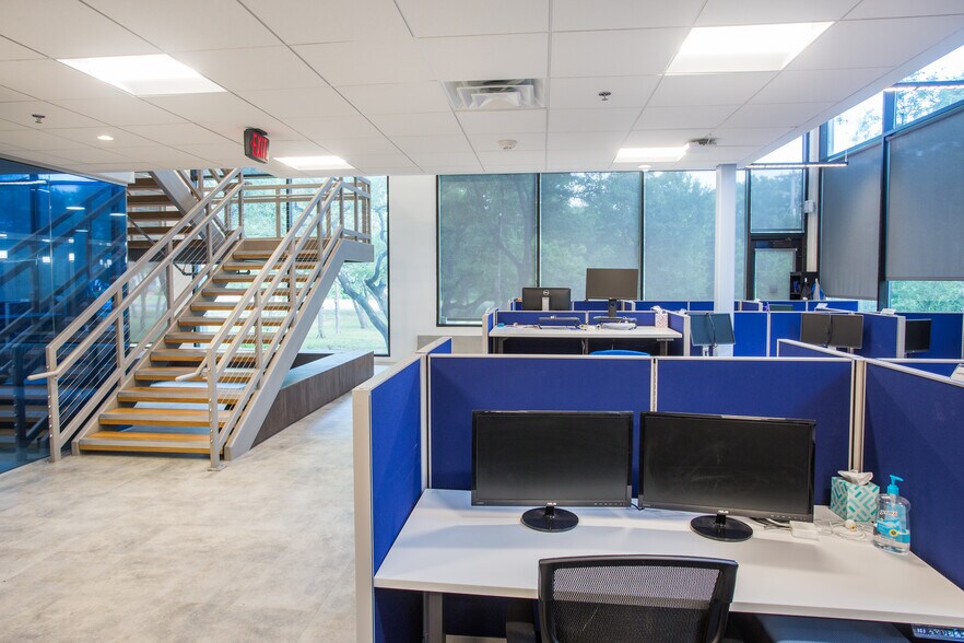 More Photos Of 4001 W Parmer Ln, Austin Office For Lease