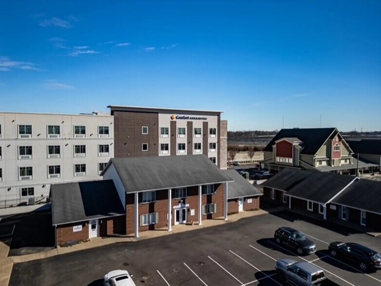 More Photos Of 1446 Horn St, Clarksville Office For Lease