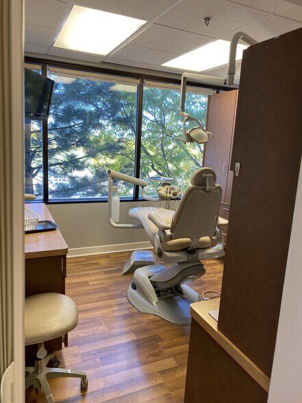 More Photos Of 1585 N Barrington Rd, Hoffman Estates Medical For Sale