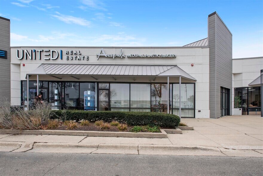 More Photos Of 1600 W 16th St, Oak Brook Storefront For Sale