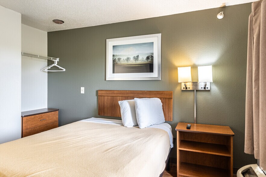 More Photos Of 4301 N Corrington Ave, Kansas City Hotel For Sale