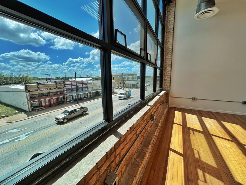 More Photos Of 201 N Main St, Taylor Storefront Retail Office For Sale