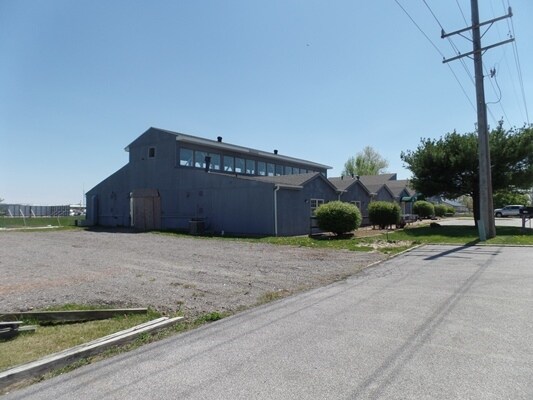 More Photos Of 206 Rushing Dr, Herrin General Retail For Sale