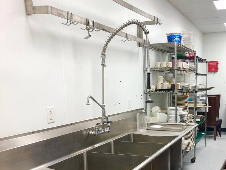 More Photos Of 901 Elm St, Tioga Restaurant For Sale