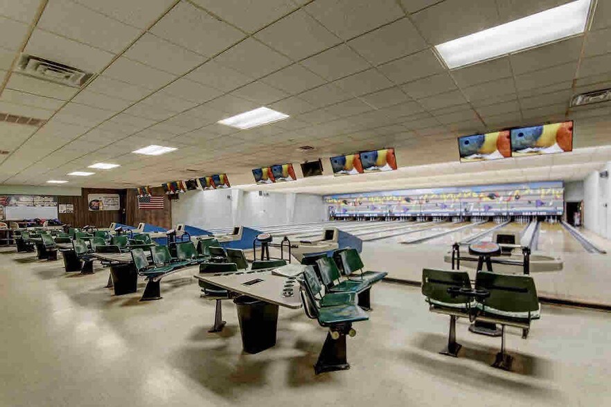 More Photos Of 501-511 E Racine St, Jefferson Bowling Alley For Sale