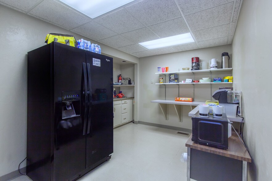 More Photos Of 24 NE 53rd St, Oklahoma City Office For Sale