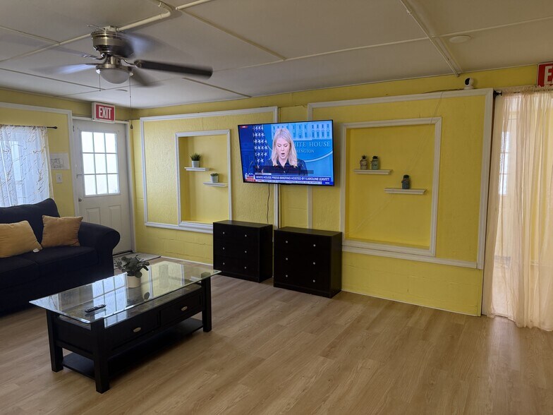 More Photos Of 322 Regal Park Dr, Valrico Specialty For Sale