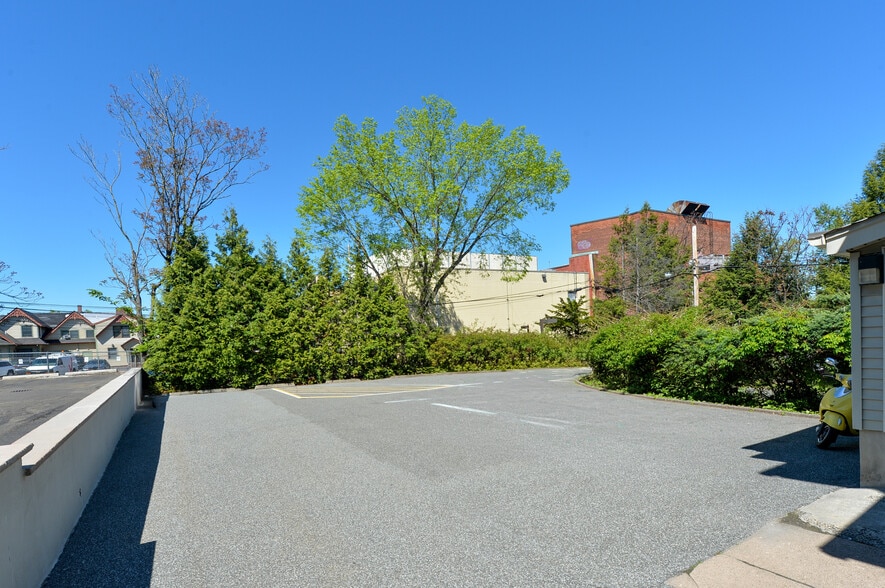 More Photos Of 169 Dayton St, Ridgewood Loft Creative Space For Sale