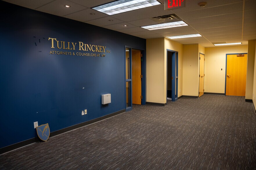 More Photos Of 441 New Karner Rd, Albany Office For Lease