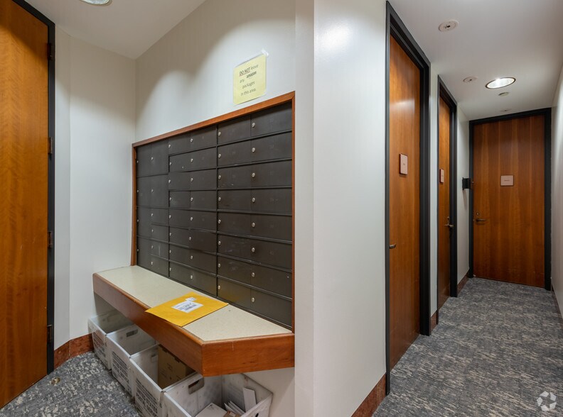 More Photos Of 101 Edgewater Dr, Wakefield Unknown For Lease