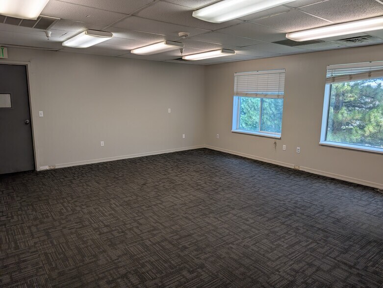 More Photos Of 649 W 9400 S, Sandy Warehouse For Lease