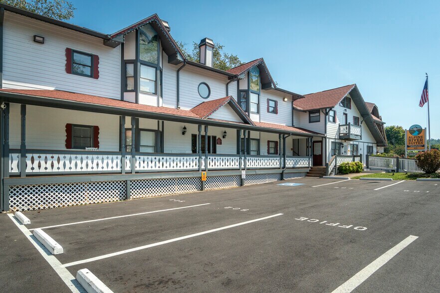 More Photos Of 892 Edelweiss Strasse, Helen Hotel For Sale
