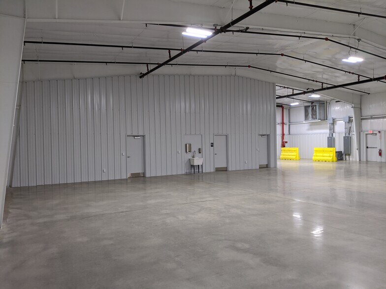 More Photos Of 17 International Ct, Greenville Warehouse For Lease