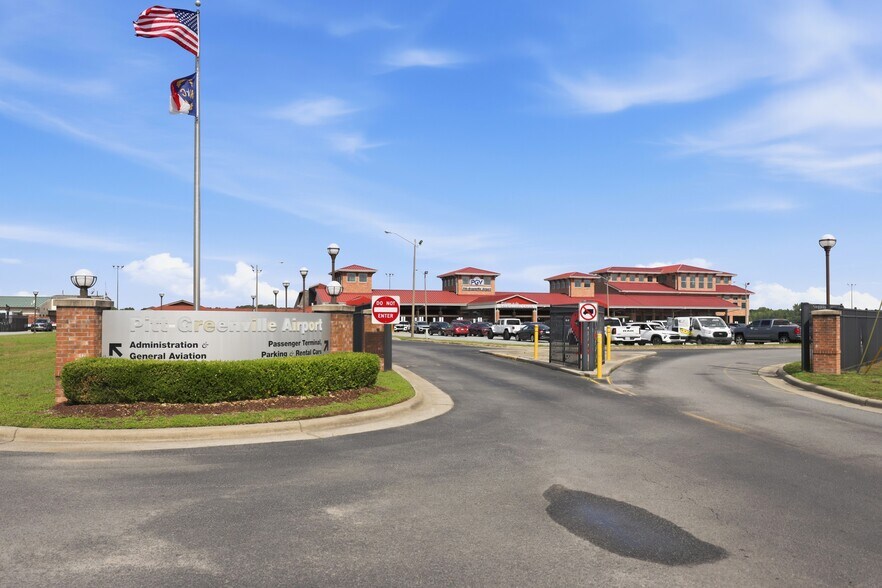 More Photos Of 453 Airport Rd, Greenville Airplane Hangar For Lease