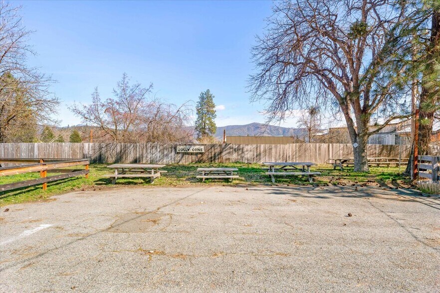 More Photos Of 404 CA-3 Hwy, Etna Restaurant For Sale