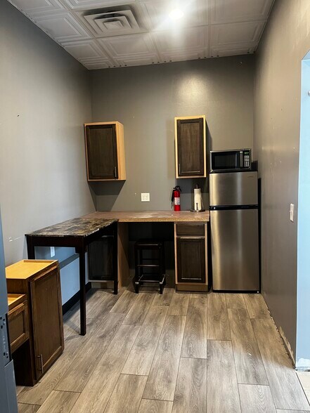 More Photos Of 5401-5439 Shoreline Dr, Mound Unknown For Lease