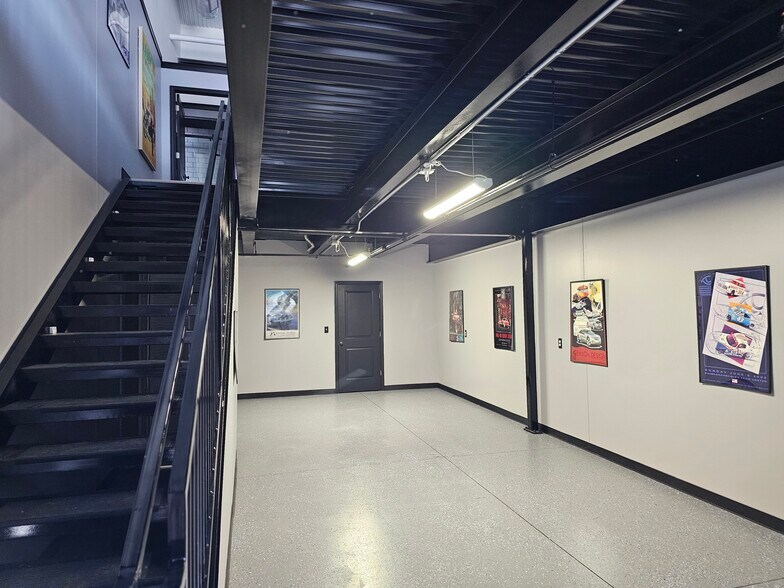 More Photos Of 247 Apex Dr, Pontiac Parking Garage For Sale