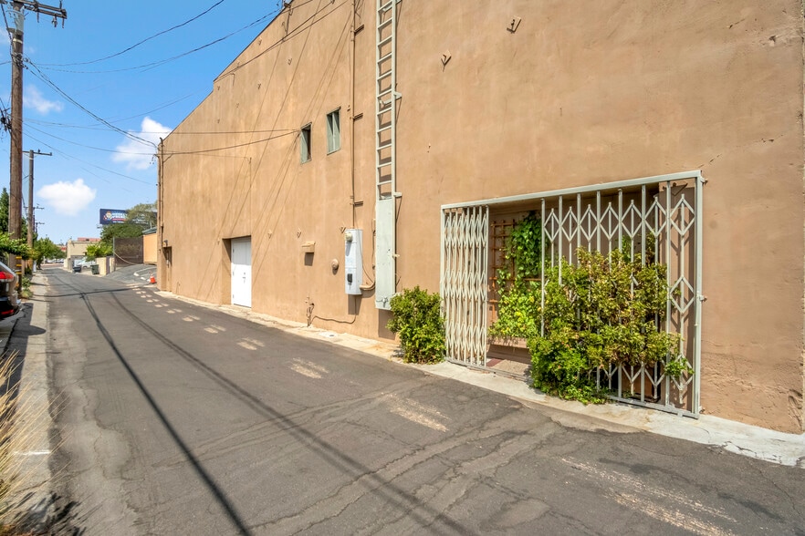 More Photos Of 2912-2916 Foothill Blvd, Ln, La Crescenta Storefront For Sale
