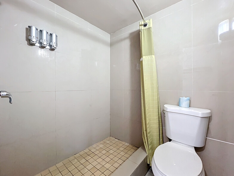 More Photos Of 307 E Vine St, Kissimmee Hotel For Sale