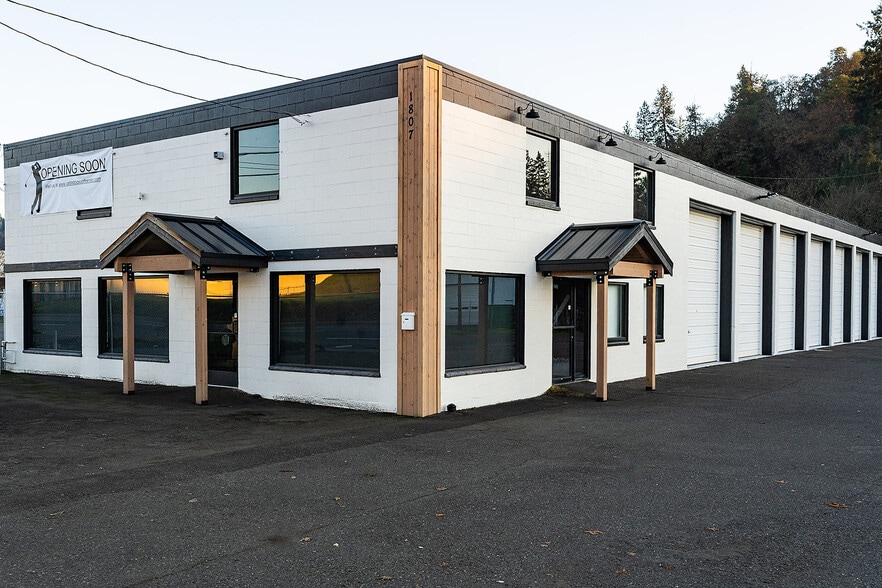 Primary Photo Of 1807 NE Diamond Lake Blvd, Roseburg General Retail For Lease