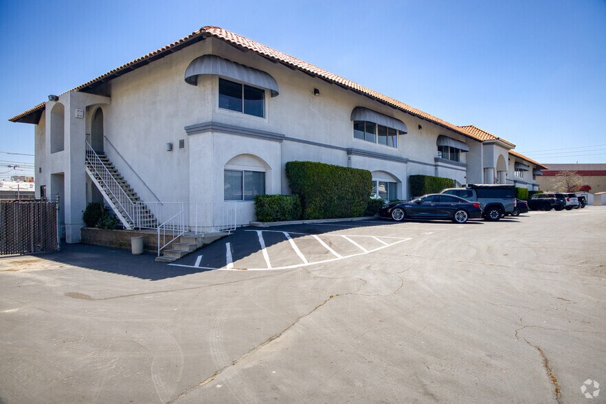 More Photos Of 4891-4895 Pacific Hwy, San Diego Office For Lease