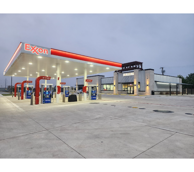 Primary Photo Of 6435 Bagby Ave, Woodway Service Station For Sale