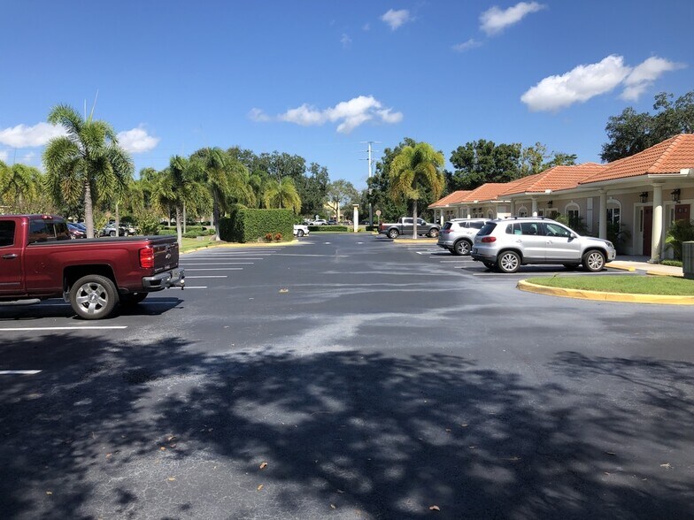 More Photos Of 2940-2946 University Pky, Sarasota Office For Lease