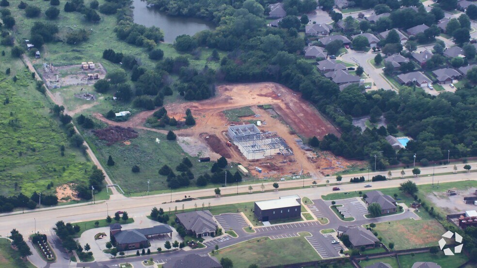 Primary Photo Of 2020 N Kelly Ave, Edmond Veterinarian Kennel For Sale