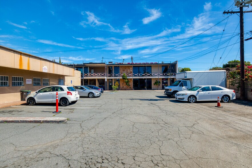 More Photos Of 2000-2010 W Lincoln Ave, Anaheim Freestanding For Sale