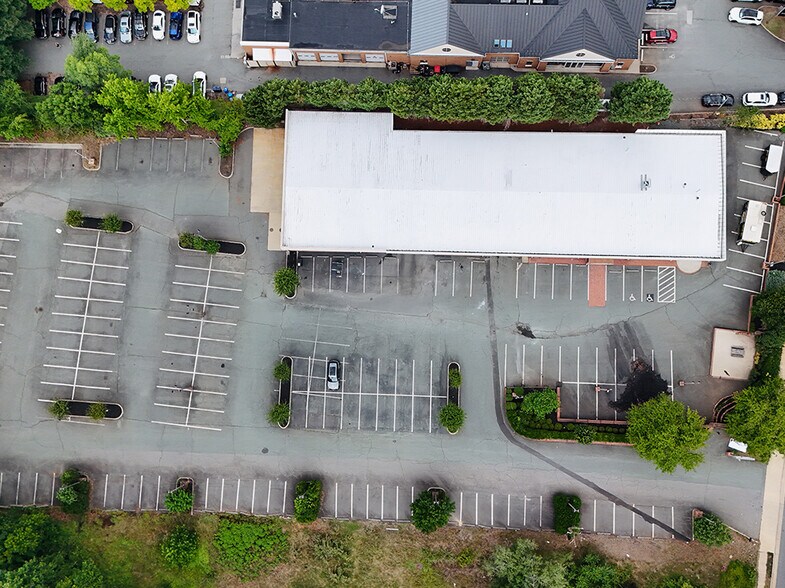More Photos Of 1389 Richmond Rd, Charlottesville Showroom For Lease