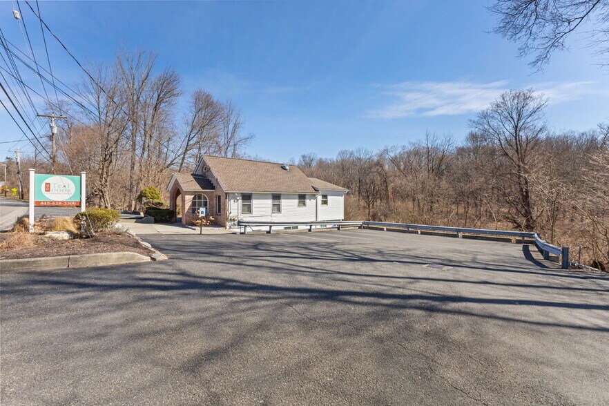 More Photos Of 18 Miller Rd, Mahopac Office For Sale