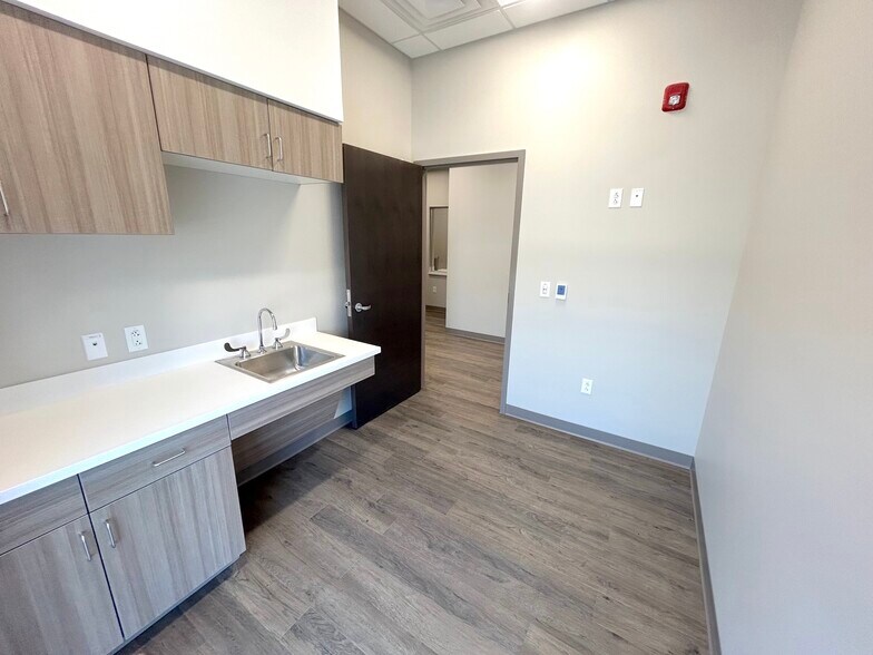 More Photos Of 38 W 13775 S, Draper Medical For Lease