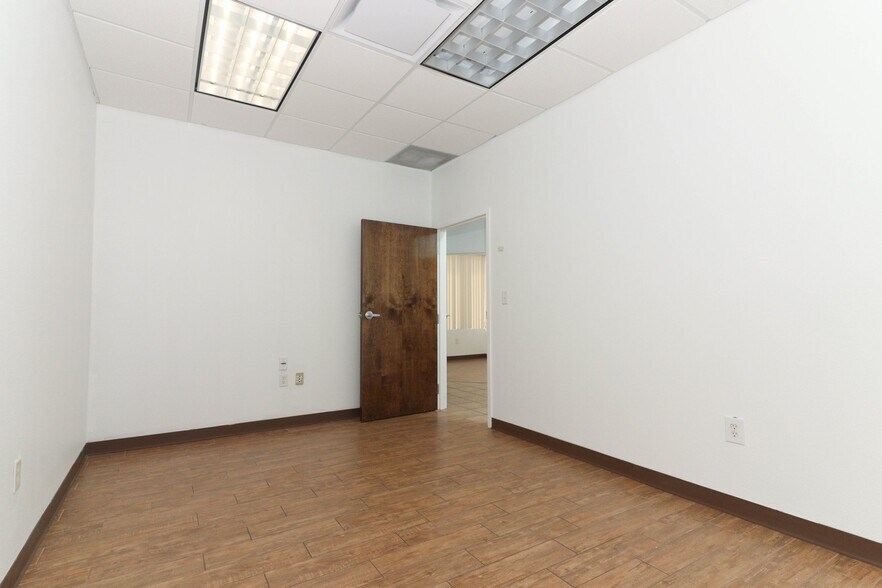 More Photos Of 6735 Conroy Windermere Rd, Orlando Medical For Sale