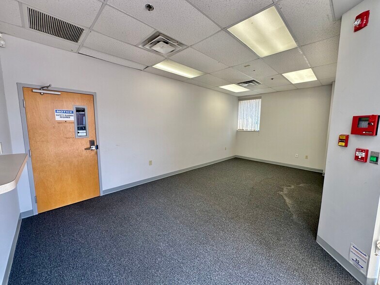 More Photos Of 1470 E Weisgarber Rd, Knoxville Light Distribution For Lease