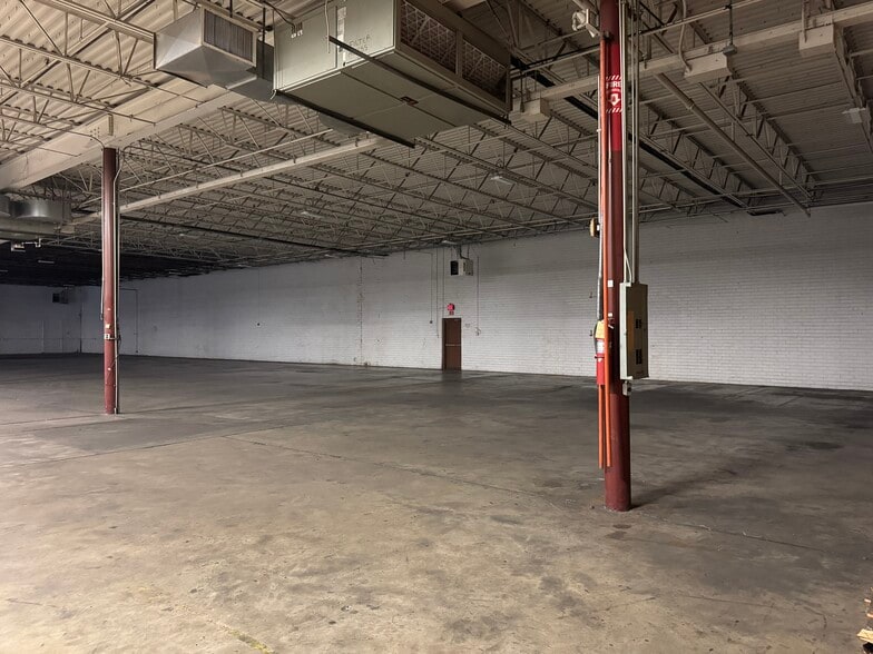 More Photos Of 1000 Tulip Dr, Gastonia Warehouse For Lease
