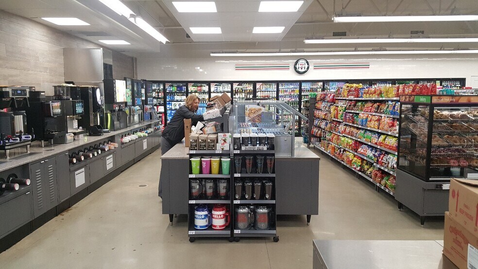 More Photos Of 2920 N Westmoreland Rd, Dallas Freestanding For Sale