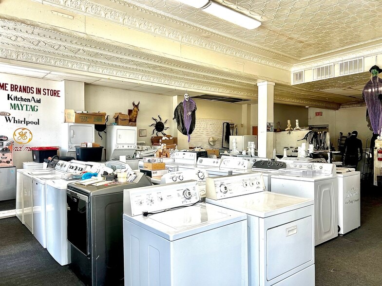 More Photos Of 15557 Lake Shore Blvd, Cleveland Freestanding For Sale