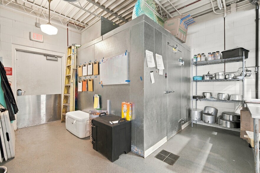 More Photos Of 1018 Poyntz Ave, Manhattan Flex For Sale