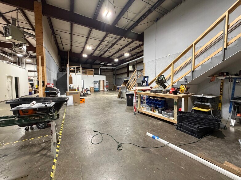 More Photos Of 850 S Marietta St, South Bend Light Manufacturing For Lease