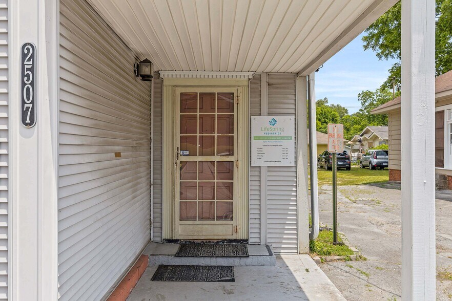 More Photos Of 2507 McCallie Ave, Chattanooga Office Residential For Sale