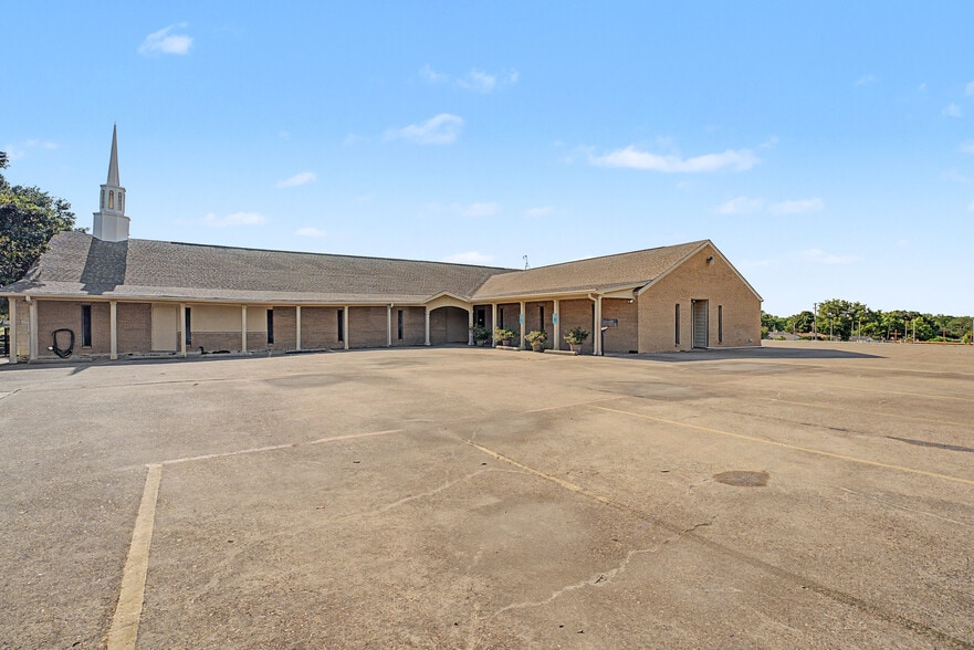 More Photos Of 2111 Skyline Dr, Mesquite Religious Facility For Sale