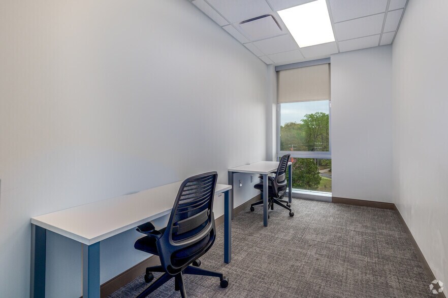 More Photos Of 4037 E Independence Blvd, Charlotte Coworking Space