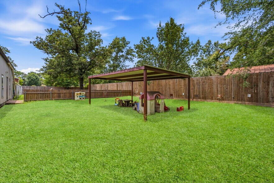 More Photos Of 16737 Sprawling Oaks Dr, Conroe Daycare Center For Sale