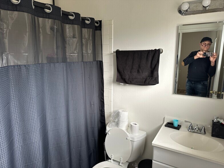 More Photos Of 2550 35th Ave, Oakland Apartments For Sale