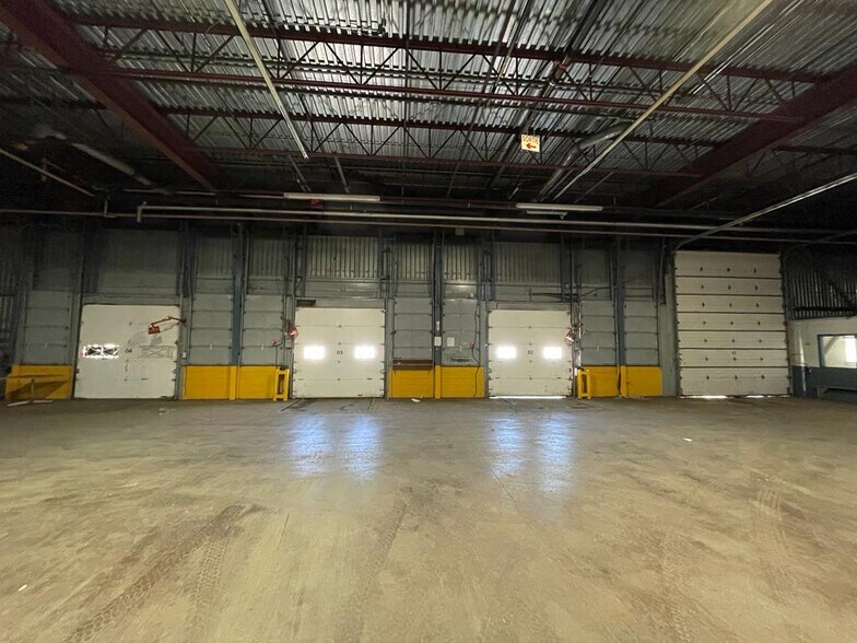 More Photos Of 35-75 Rue De L'acier, Coteau-du-lac Manufacturing For Lease