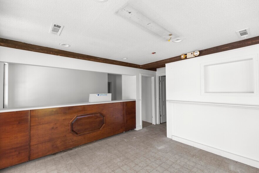 More Photos Of 1010 N Eufaula Ave, Eufaula Hotel For Sale