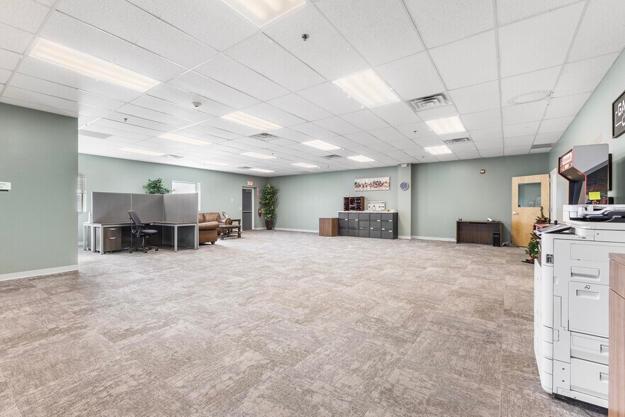 More Photos Of 5829 County Rd 41, Farmington Manufacturing For Lease
